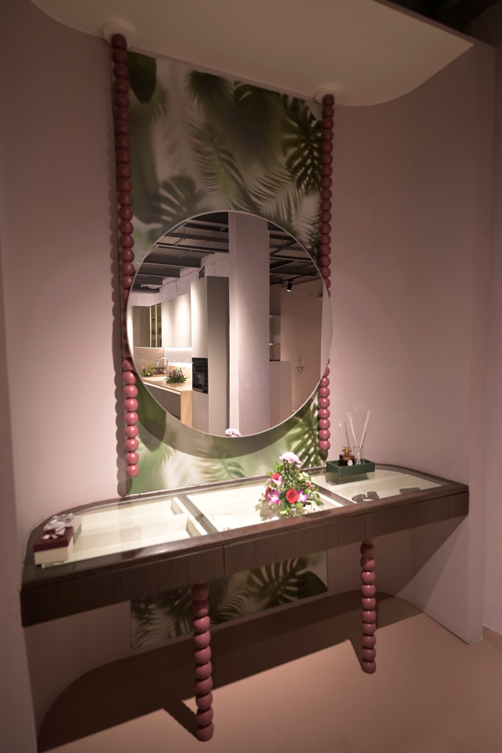 EBONY pull-out rotating wardrobe mirror with integrated jewelry tray