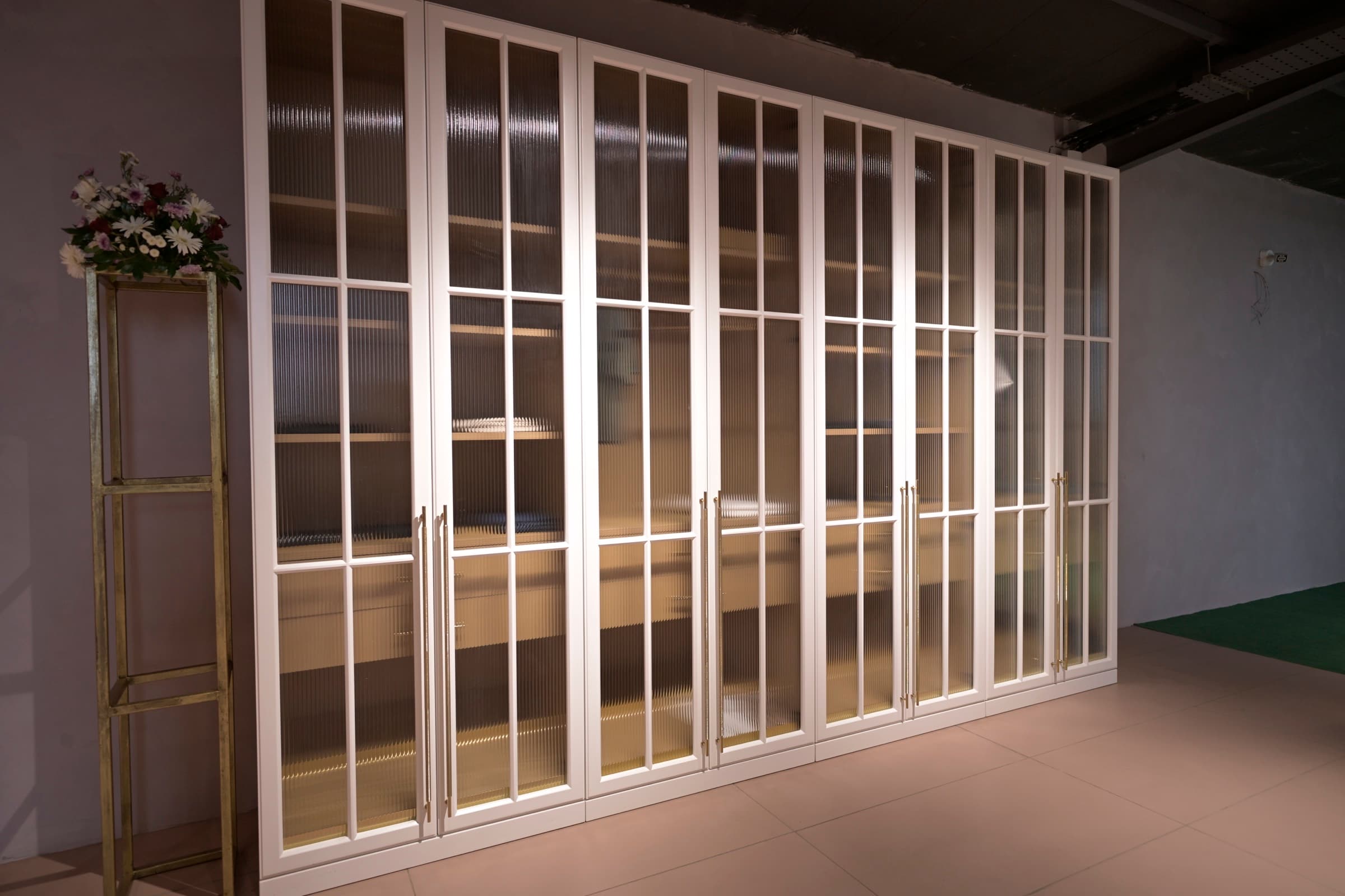 EBONY floor-to-ceiling bespoke wardrobe with warm integrated LED lighting